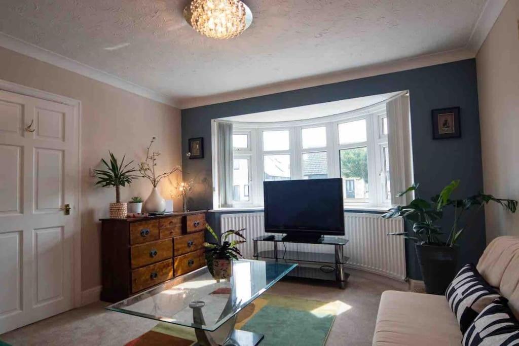 1 Bedroom Self Contained Apartment In Christchurch Winkton Buitenkant foto