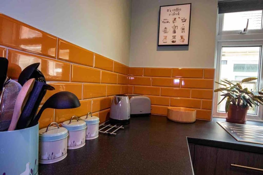 1 Bedroom Self Contained Apartment In Christchurch Winkton Buitenkant foto