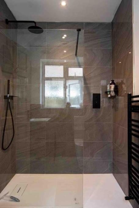 1 Bedroom Self Contained Apartment In Christchurch Winkton Buitenkant foto