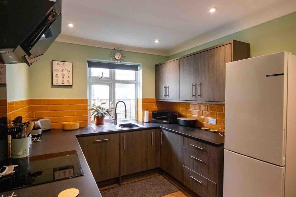 1 Bedroom Self Contained Apartment In Christchurch Winkton Buitenkant foto