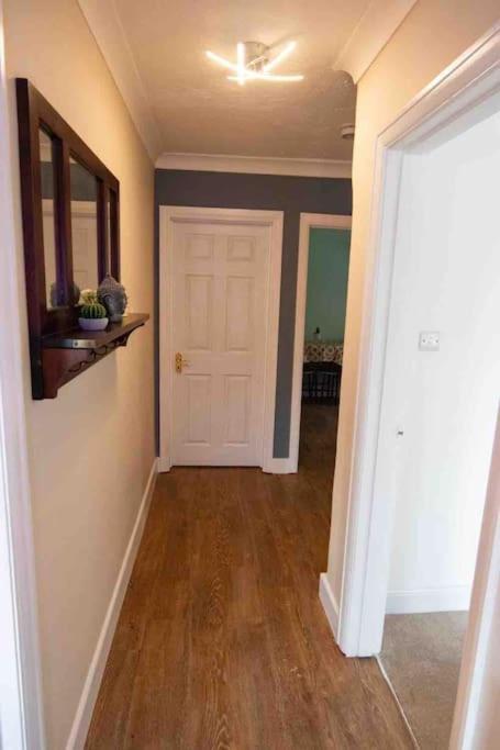 1 Bedroom Self Contained Apartment In Christchurch Winkton Buitenkant foto