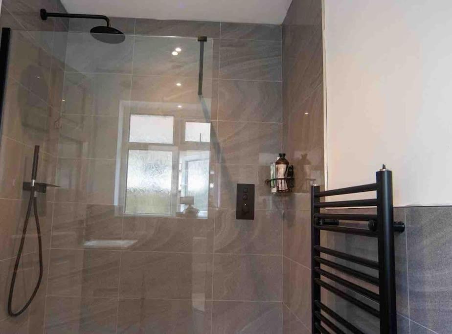 1 Bedroom Self Contained Apartment In Christchurch Winkton Buitenkant foto