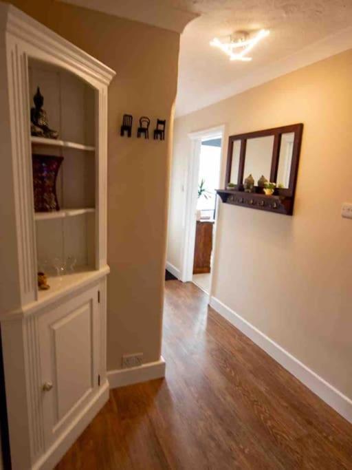 1 Bedroom Self Contained Apartment In Christchurch Winkton Buitenkant foto