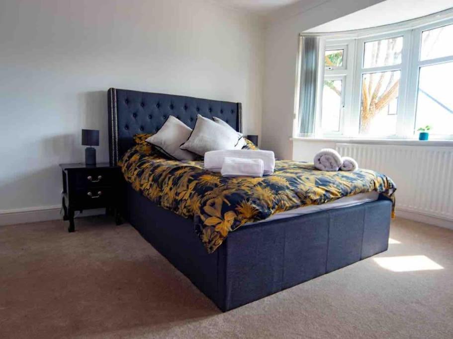 1 Bedroom Self Contained Apartment In Christchurch Winkton Buitenkant foto