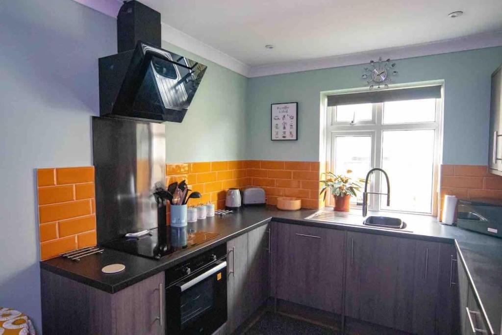 1 Bedroom Self Contained Apartment In Christchurch Winkton Buitenkant foto
